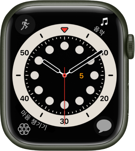 카운트업 시계 페이스. 시계 페이스에 표시된 네 개의 컴플리케이션으로 왼쪽 상단에 운동, 오른쪽 상단에 음악, 왼쪽 하단에 마음 챙기기, 오른쪽 하단에 메시지가 있음.