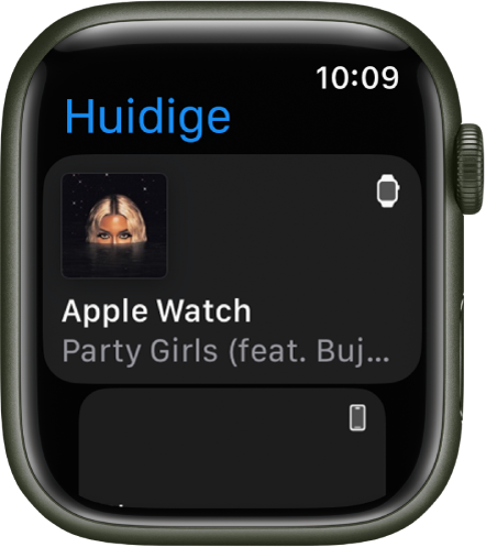De Huidige-app met een lijst met apparaten. Bovenaan de lijst staat muziek die op de Apple Watch wordt afgespeeld. Daaronder staat een iPhone-vermelding.