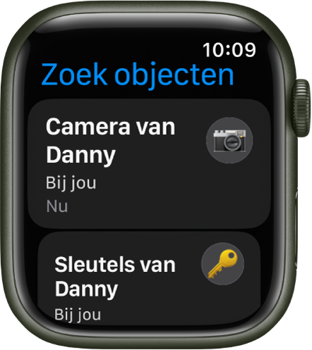 De app Zoek objecten laat zien dat de AirTags die aan een camera en sleutelbos bevestigd zijn, bij jou zijn.