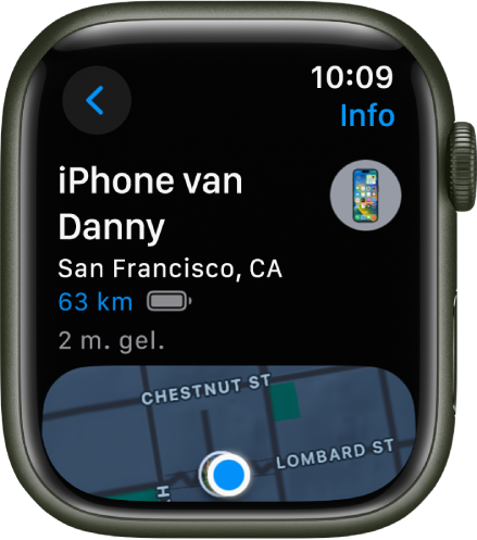 De app Zoek apparaten met de locatie van een iPhone. Bovenaan staat de naam van het apparaat, met daaronder de locatie, de afstand, de huidige batterijlading en de laatste keer dat het apparaat reageerde. In de onderste helft van het scherm is een kaart te zien met een stip die de locatie van het apparaat bij benadering aangeeft. Linksbovenin bevindt zich de terugknop.