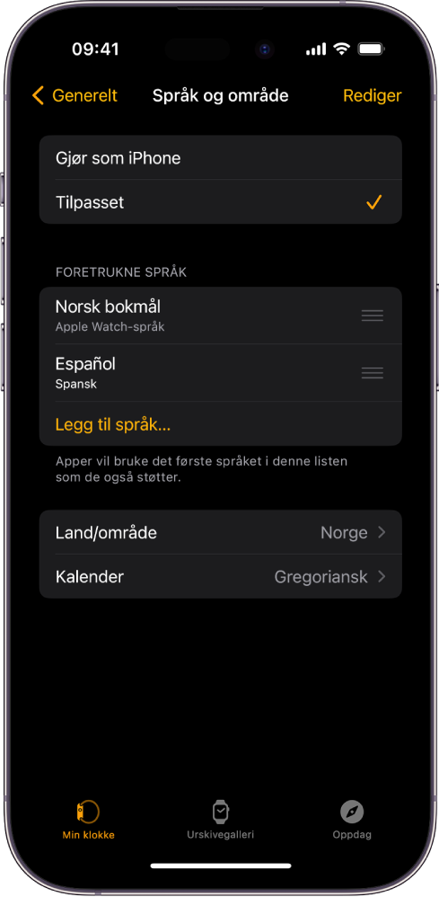 Språk og område-skjermen i Apple Watch-appen, der Engelsk og Spansk vises under Foretrukne språk.
