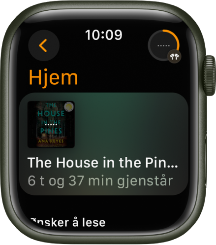 Hjem-skjermen i Lydbøker-appen. Spilles nå-knappen er øverst til høyre. Boken som spilles, vises i midten, og gjenværende tid vises under tittelen.