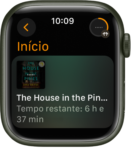Tela Início no app Audiolivros. O botão Reproduzindo está na parte superior direita. O livro que está sendo reproduzido aparece no meio, com o tempo restante abaixo do título.