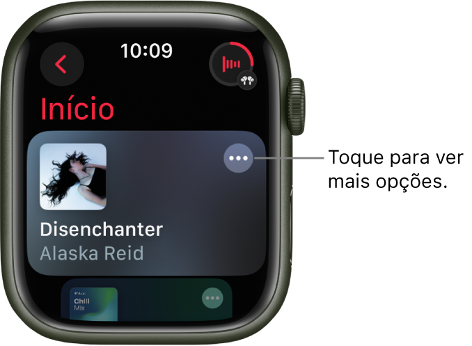 A aplicação Música mostra o ecrã principal com um álbum visível. O botão “Mais opções” encontra-se à direita. Em cima à direita, encontra-se o botão “A reproduzir”. O botão “Voltar” encontra-se na parte superior esquerda.
