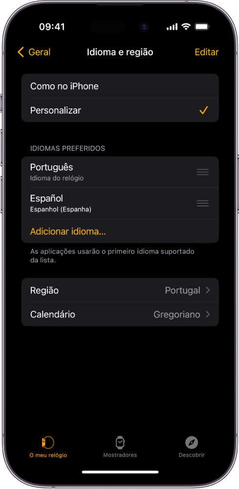 O ecrã “Idioma e região” da aplicação Apple Watch, com “Inglês” e “Espanhol” por baixo de “Idiomas preferidos”.