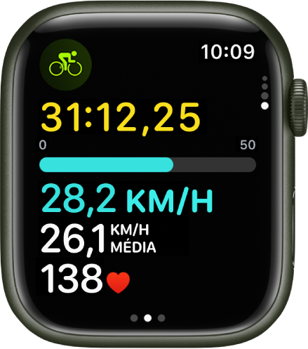 O ecrã “Treino” a mostrar as métricas de um treino de bicicleta ao ar livre.