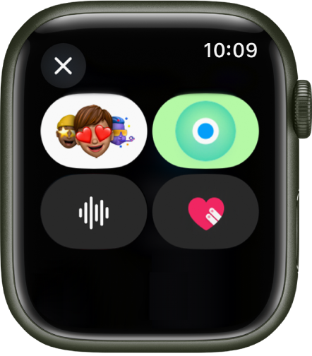 หน้าจอข้อความที่แสดงปุ่ม Apple Cash พร้อมกับปุ่ม Memoji, ตำแหน่งที่ตั้ง, GIF, เสียง และ Digital Touch
