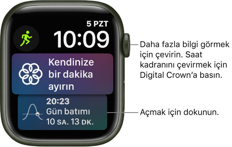 Sağ üstte tarih ve saati gösteren Siri saat kadranı. Antrenman komplikasyonu sol üstte. Onun altında Farkındalık komplikasyonu var. En altta Gün doğumu/batımı komplikasyonu var.