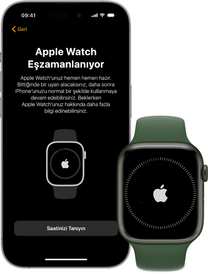 Yan yana bir iPhone ve Apple Watch. iPhone ekranında “Apple Watch Eşzamanlanıyor” ifadesi görünüyor. Apple Watch, eşzamanlama ilerlemesini gösteriyor.