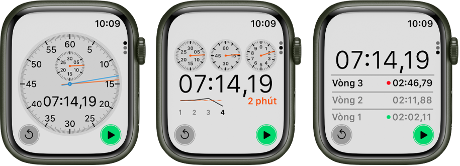 Ba loại đồng hồ bấm giờ trong ứng dụng Bấm giờ: Một đồng hồ bấm giờ kim, một đồng hồ bấm giờ hỗn hợp hiển thị thời gian bằng cả dạng kim và hỗn hợp, cùng với một đồng hồ bấm giờ số với bộ đếm vòng. Mỗi đồng hồ đều có các nút bắt đầu và đặt lại.