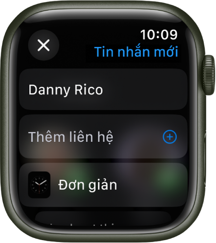 Màn hình Apple Watch đang hiển thị một tin nhắn chia sẻ mặt đồng hồ với tên của người nhận ở trên cùng. Bên dưới là nút Thêm liên hệ và tên của mặt đồng hồ.