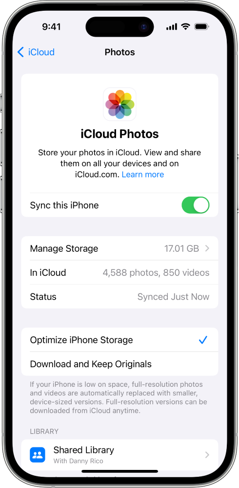 La pantalla de Fotos a l’iCloud a la configuració de l’iCloud. L’opció “Sincronitzar l’iPhone” està activada.