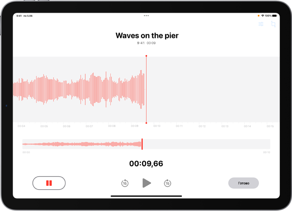 Запис в Диктофон показва звуковата вълна на записа, който е в процес заедно с индикатора на времето и бутон за спиране на пауза на записа.