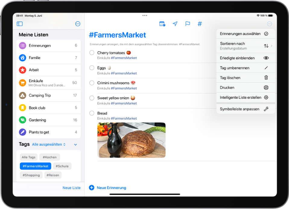 Ein Bildschirm „Erinnerungen“ zeigt die Tabübersicht unten links mit dem ausgewählten Tag „FarmersMarket“. Rechts befindet sich eine Liste mit Objekten und dem Tag „FarmersMarket“.