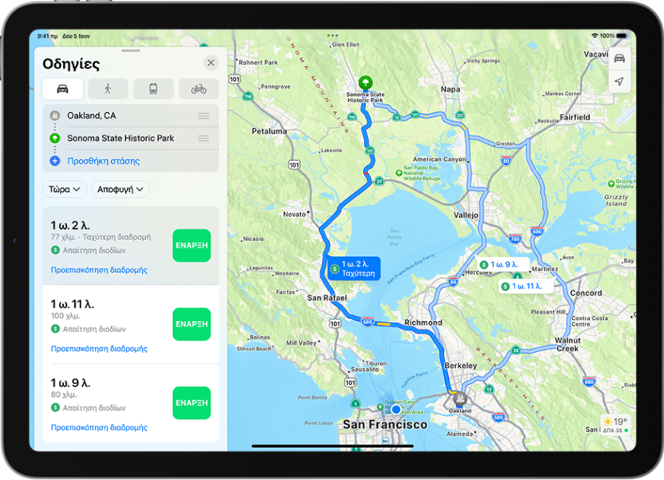 Ένα iPad με χάρτη διαδρομών οδήγησης με την απόσταση, την εκτιμώμενη διάρκεια και το κουμπί «Μετάβαση». Κάθε διαδρομή εμφανίζει χρωματική κωδικοποίηση για τις συνθήκες κίνησης.