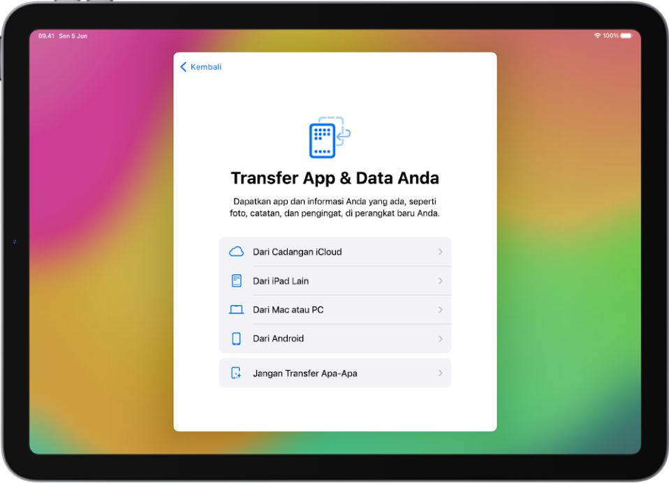 Layar pengaturan, dengan pilihan untuk mentransfer app dan data Anda dari cadangan iCloud, iPad lain, Mac atau PC, atau perangkat Android.