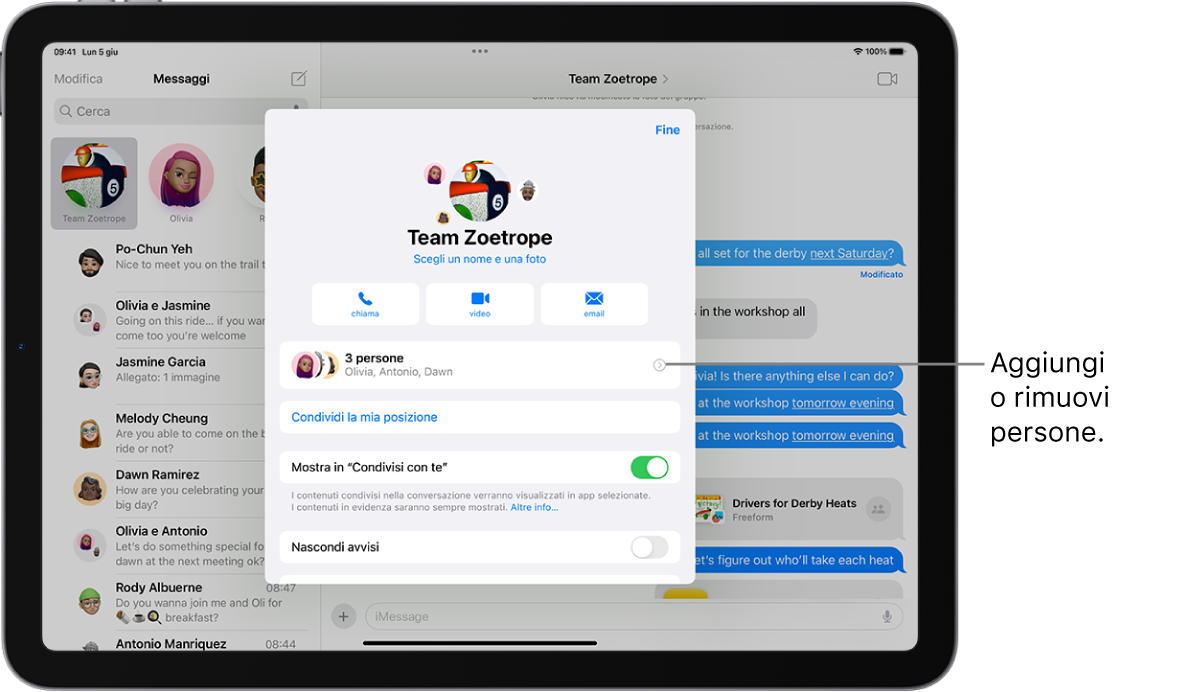 Un iPad con i dettagli della conversazione di un gruppo.