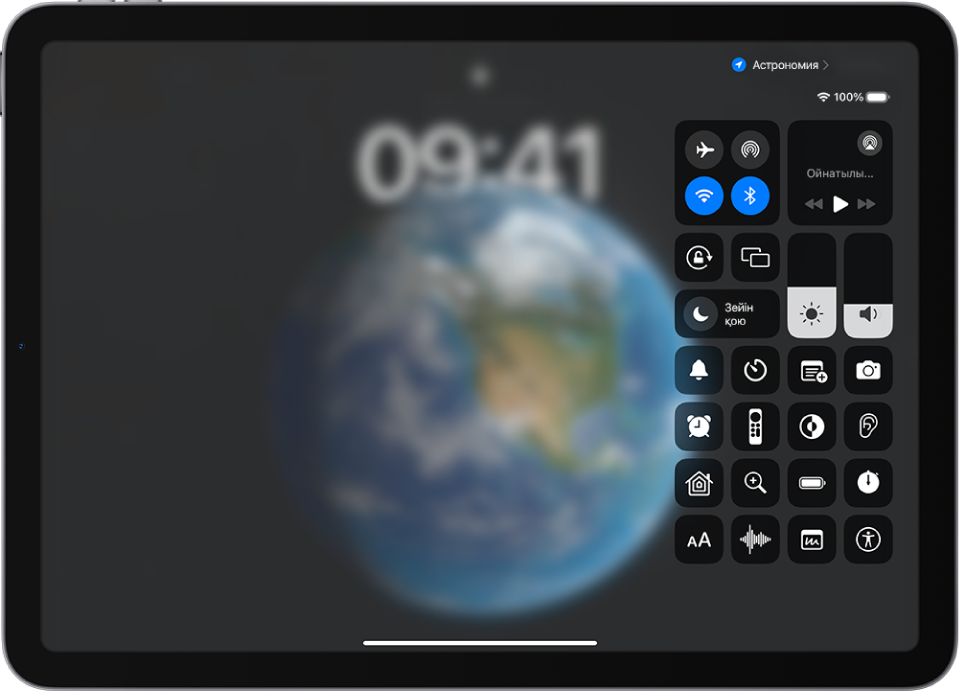 iPad құрылғысындағы «Таймер», «Секундомер» және «Диктофон» сияқты қосымша басқару элементтерімен теңшелген Басқару орталығы.