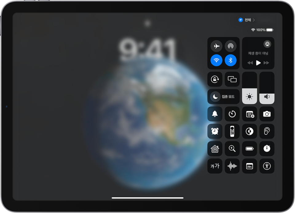 타이머, 스톱워치 및 음성 메모 등의 추가 제어기로 사용자화된 iPad의 제어 센터.