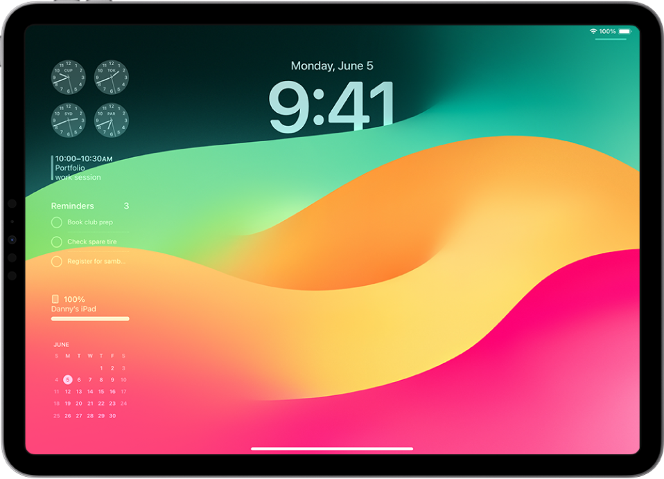 „iPad“ užrakinto ekrano kairėje rodomas laikas, data ir valdikliai.