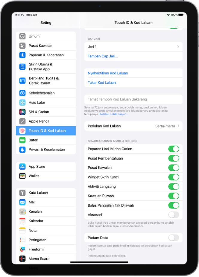 Seting Touch ID & Kod Laluan, dengan pilihan untuk membenarkan akses ke ciri khusus apabila iPad dikunci.