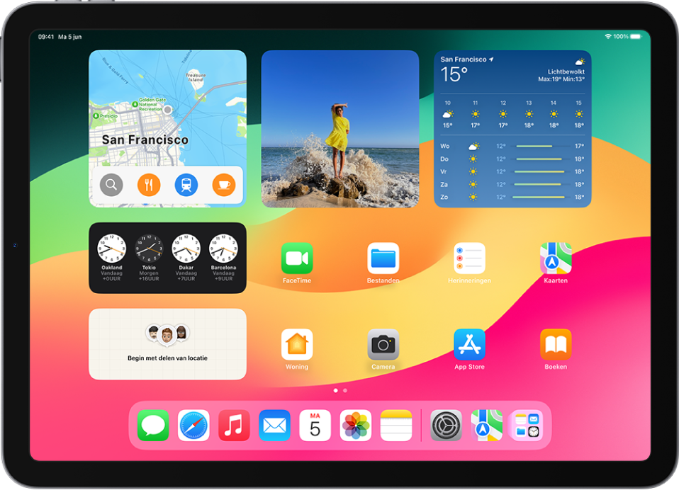 De Kaarten-widget, andere widgets en appsymbolen in het beginscherm van een iPad.