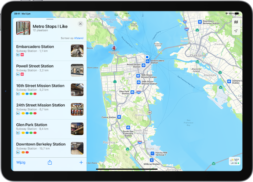 Een aangepaste gids die is aangemaakt met 'Mijn gidsen' in Kaarten op de iPad, met een lijst met plaatsen aan de linkerkant en de locatie ervan aangegeven op de kaart aan de rechterkant.