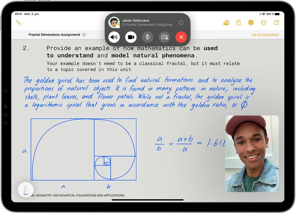 En FaceTime-samtale med en SharePlay-økt, som viser videoinnhold fra Apple TV+ som bli delt i samtalen. FaceTime-kontrollene vises øverst på skjermen, videoen spilles av under kontrollene, og avspillingskontrollene vises nederst på skjermen.