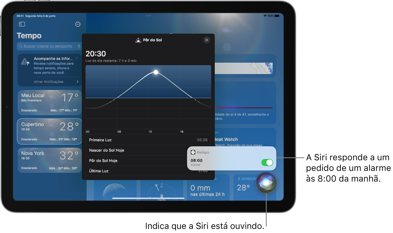 Siri na tela do app Tempo. Na parte inferior direita, uma notificação do app Relógio mostra que um alarme está ativado para as 8 horas da manhã. Um ícone abaixo disso indica que a Siri está ouvindo.