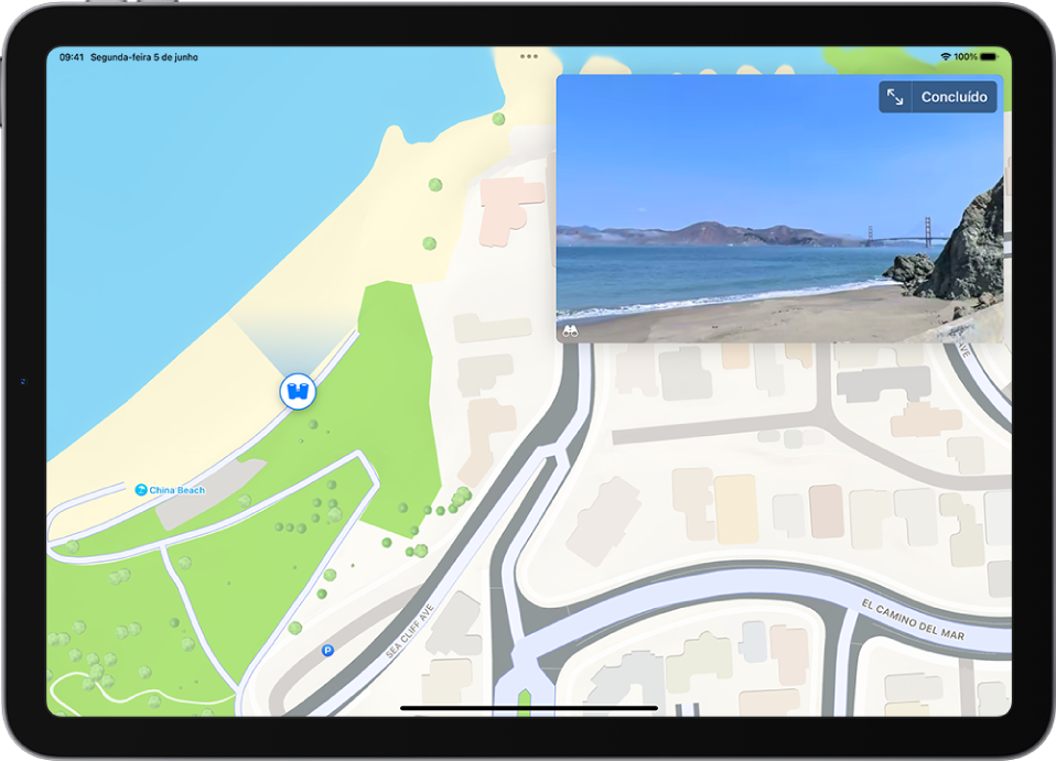 Uma visualização panorâmica móvel de 360 graus aparece acima de um mapa da área. O ícone de Olhe ao Redor sobreposto ao mapa indica a direção de visualização.