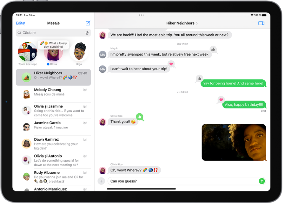 O conversație de grup în aplicația Mesaje. Baloanele de mesaje sunt verzi, indicând faptul că cel puțin o persoană nu utilizează iMessage.
