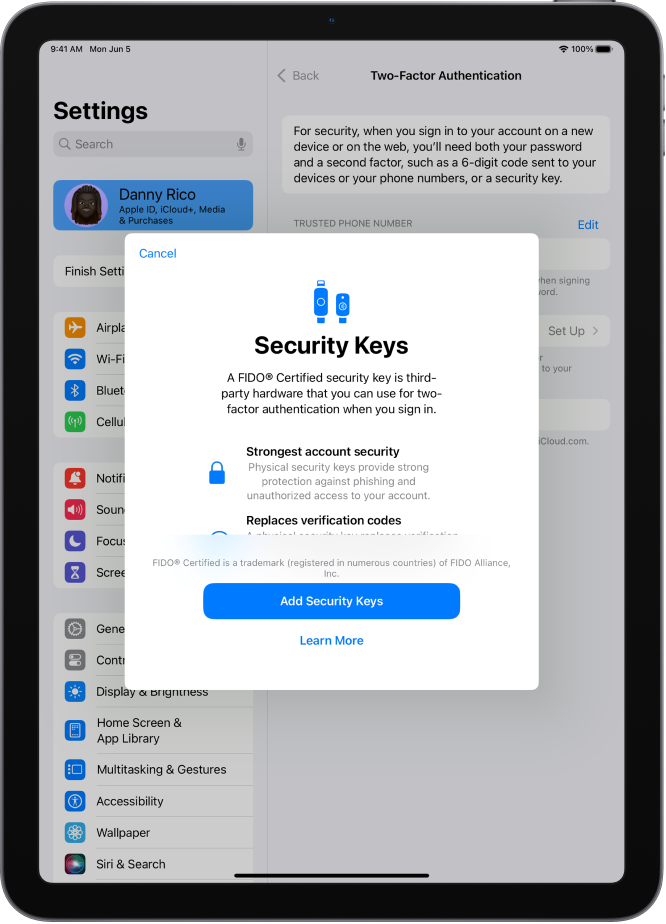 Pozdravni zaslon funkcije Security Keys Na dnu je gumb Add Security Keys in povezava Learn More. Nad njimi je obrazložitveno besedilo o prednostih uporabe varnostnih ključev.