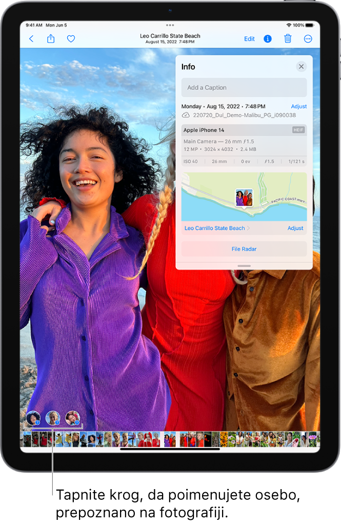 Zaslona iPad prikazuje fotografijo odprto v aplikaciji Photos. V spodnjem levem kotu fotografije so vprašaji poleg oseb, ki se pojavljajo na fotografiji.