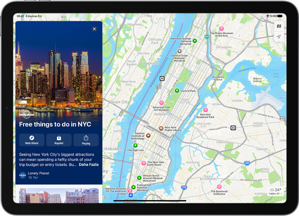 iPad’de bir şehirde yapılacak şeyleri kapsayan bir rehber var. Rehberde anlatılan ilgi çekici yerler haritada işaretlenmiş.