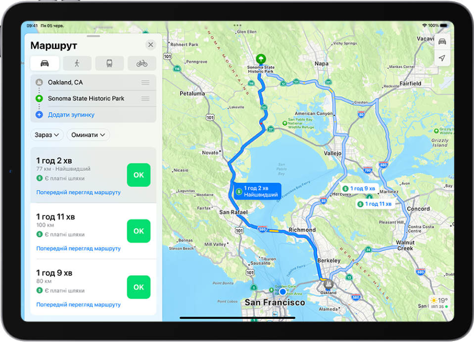 Карта на iPad з автомобільними маршрутами із зазначенням відстані й орієнтовної тривалості, а також із кнопками «Перейти». Для кожного маршруту за допомогою колірного кодування показано дорожні умови.
