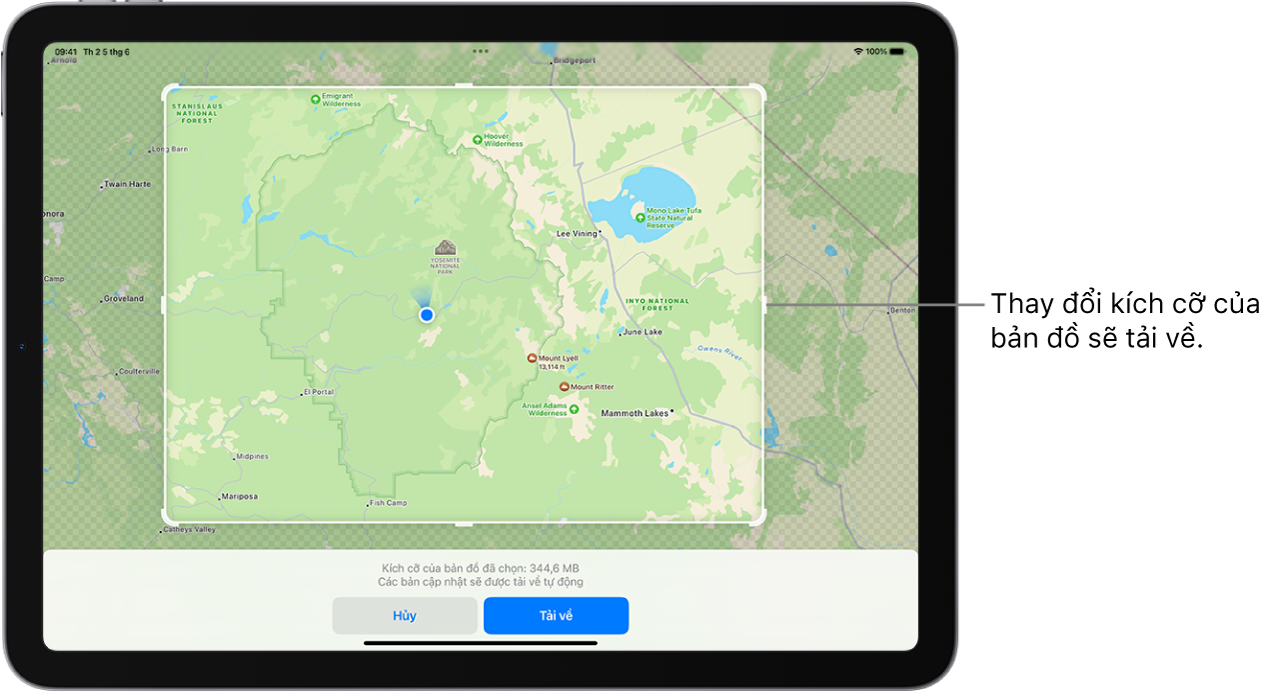 Một iPad với bản đồ về một công viên quốc gia. Công viên được đóng khung bằng một hình chữ nhật với các điều khiển, có thể được di chuyển để thay đổi kích cỡ của bản đồ sẽ tải về. Kích cỡ tải về của bản đồ được chọn được chỉ rõ ở gần cuối bản đồ. Các nút Hủy và Tải về ở cuối màn hình.