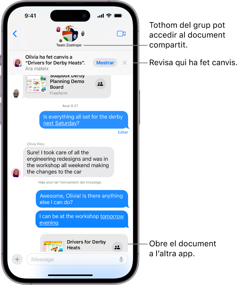 Conversa en grup de l’app Missatges que inclou una invitació de col·laboració i actualitzacions a la part superior de la finestra de la conversa.