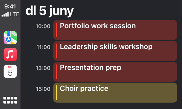 El CarPlay mostra les apps Mapes, Música i Calendari a la barra lateral. A la dreta hi ha els esdeveniments per al dilluns, 5 de juny per a una sessió de feina amb el dossier, un taller de lideratge, la preparació d’una presentació i un assaig amb la coral.