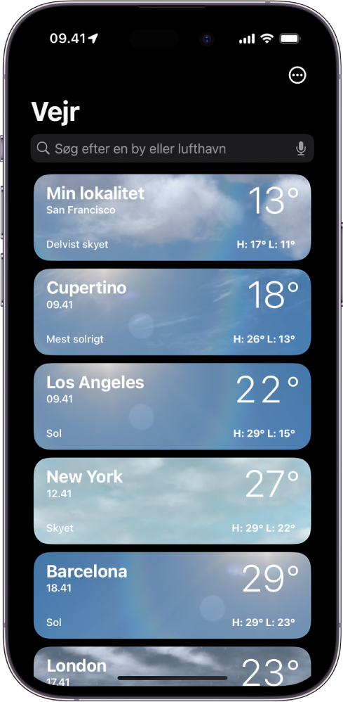 Skærmen Vejr, der viser en liste over byer med aktuel tid, temperatur, vejrudsigt samt højeste og laveste temperatur. Øverst på skærmen findes søgefeltet, og i øverste højre hjørne findes knappen Mere.