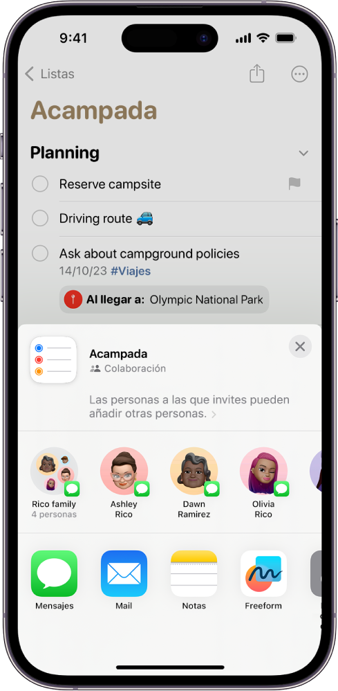 Lista en la app Recordatorios con una capa superpuesta que muestra las opciones de colaboración. Puedes elegir a alguien de tu lista de contactos e iniciar la colaboración en Mensajes o Mail.