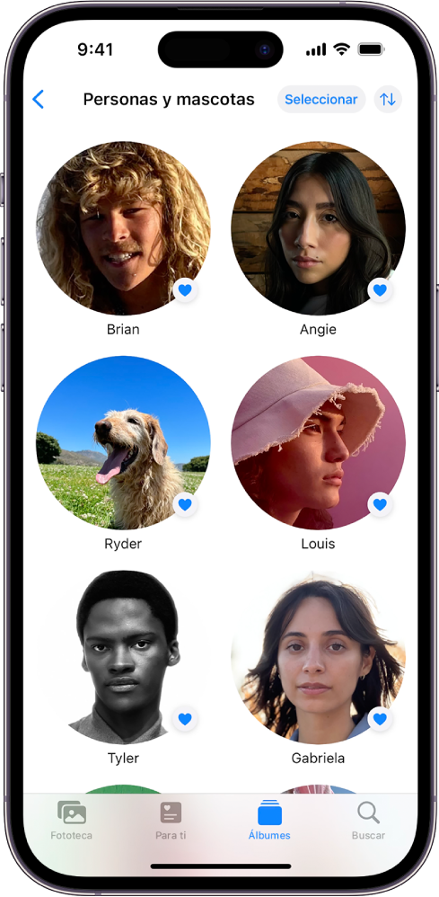 Pantalla “Personas y mascotas” en la app Fotos. En la parte inferior de la pantalla, la pestaña Álbumes está seleccionada.
