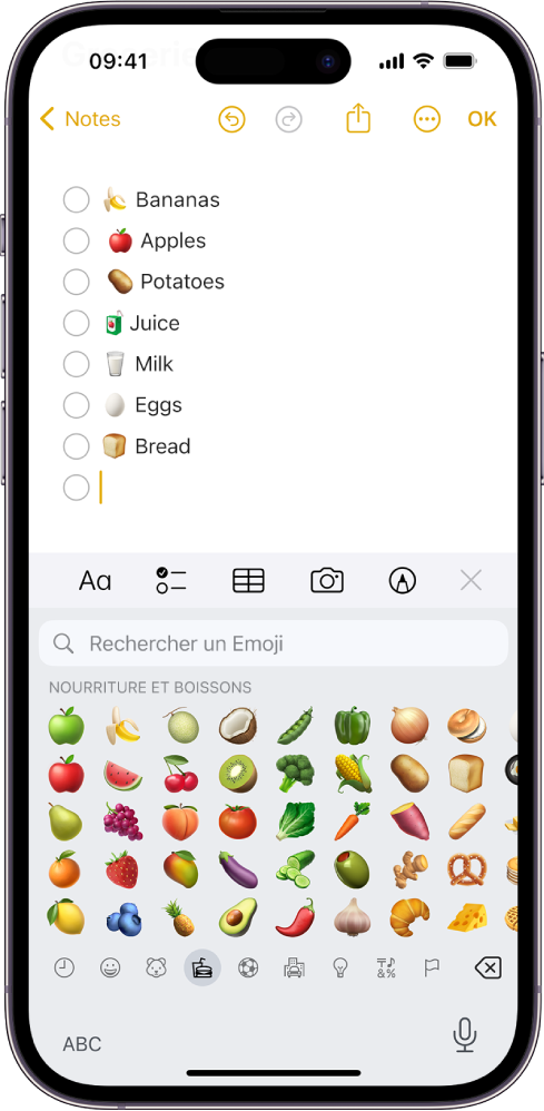 Une note est ouverte dans l’app Notes dans la moitié supérieure de l’écran et le clavier des Emoji est ouvert dans la moitié inférieure.