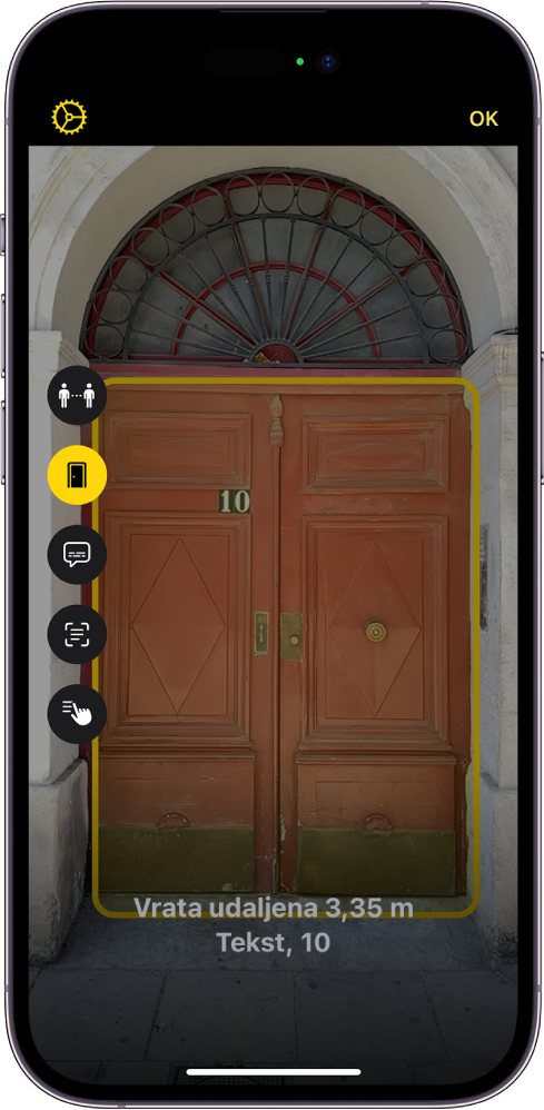 Zaslon Povećala u Načinu detekcije koji prikazuje vrata. Pri dnu je opis udaljenosti vrata i koji je broj na njemu.