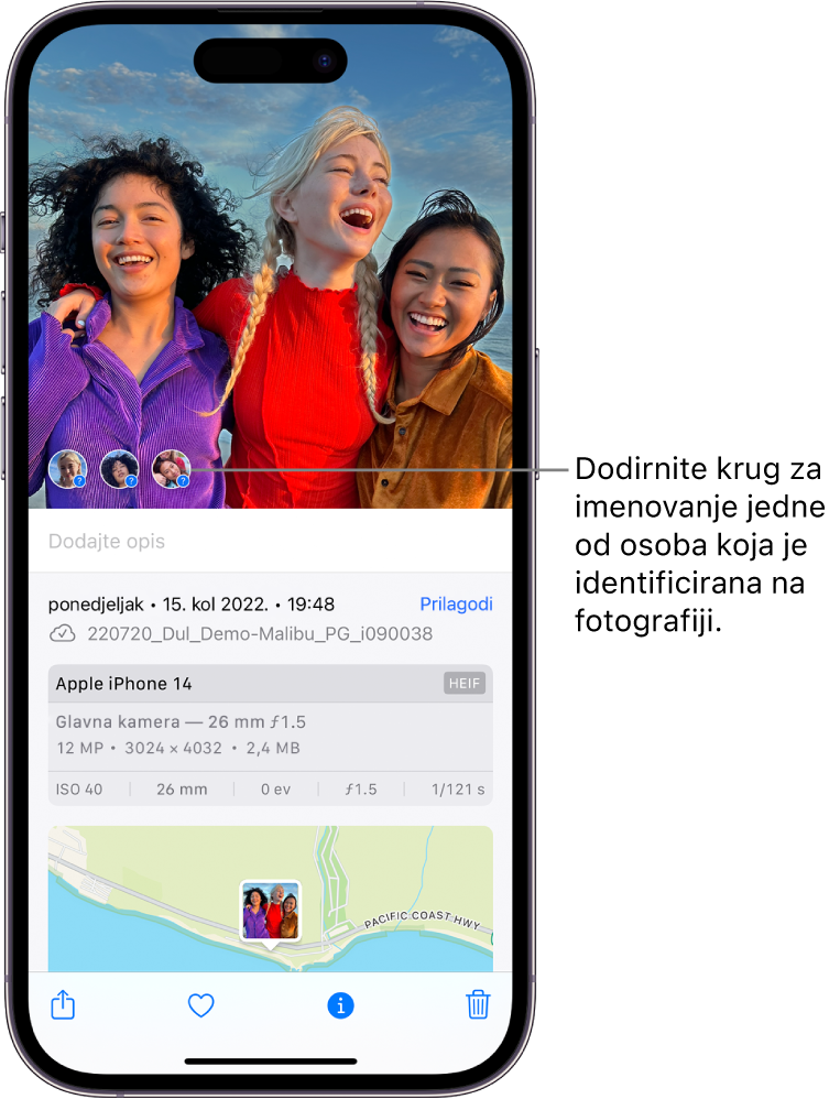 Gornja polovica zaslona iPhonea prikazuje fotografiju otvorenu u aplikaciji Foto. U donjem lijevom kutu fotografije nalaze se upitnici pored osoba koje su prikazane na fotografiji.