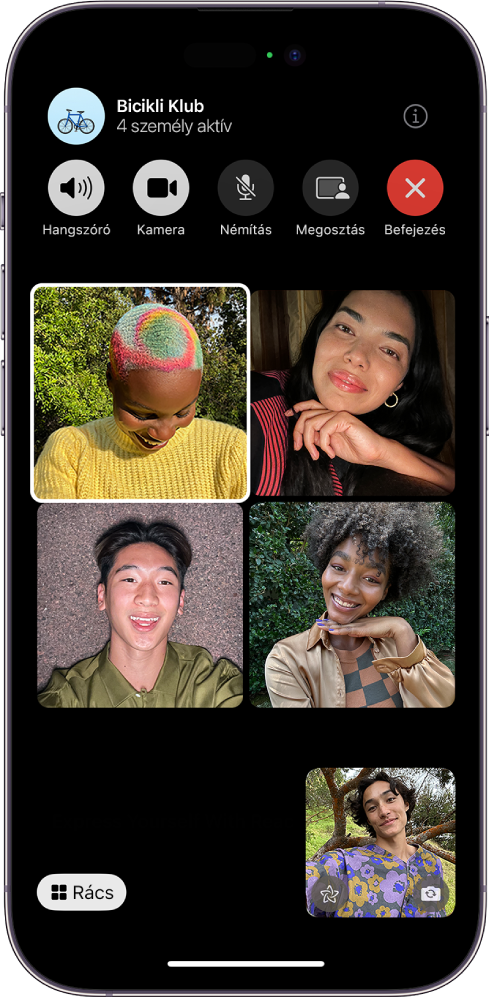 Csoportos FaceTime-hívás öt résztvevővel; mindegyik résztvevő egy-egy külön mozaikon jelenik meg.