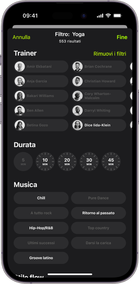 La schermata di Apple Fitness+ che mostra le opzioni per ordinare e filtrare gli allenamenti. Nella parte superiore dello schermo, è visualizzato un elenco di trainer. Al centro dello schermo sono presenti gli intervalli di tempo. Sotto l’orario viene visualizzato un elenco di generi musicali.