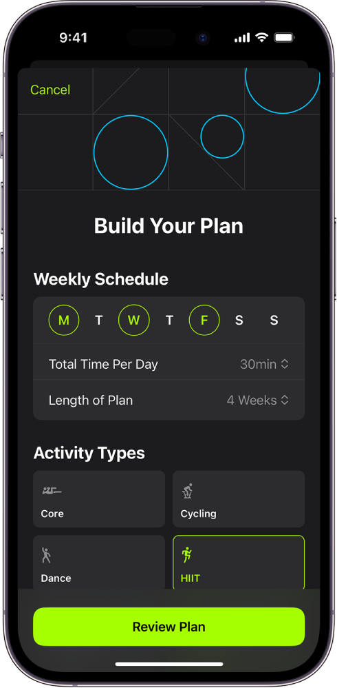 Ekranas „Custom Plan“, kuriame rodomi nustatymai, leidžiantys pasirinkti savaitės tvarkaraštį ir plano trukmę. Apačioje yra prieinami veiklos tipai ir mygtukas „Review Plan“.
