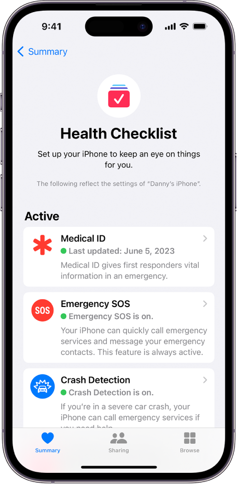 Ekranas „Health Checklist“, kuriame rodoma, kad yra aktyvūs funkcijų „Medical ID“, „Emergency SOS“ ir „Crash Detection“ pranešimai.