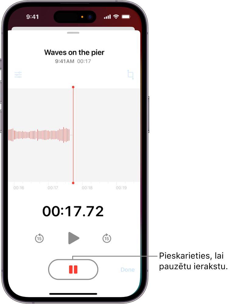 Voice Memos ieraksts, kurā redzama notiekoša ieraksta skaņas līkne, kā arī laika indikators un poga, lai pauzētu ierakstīšanu.
