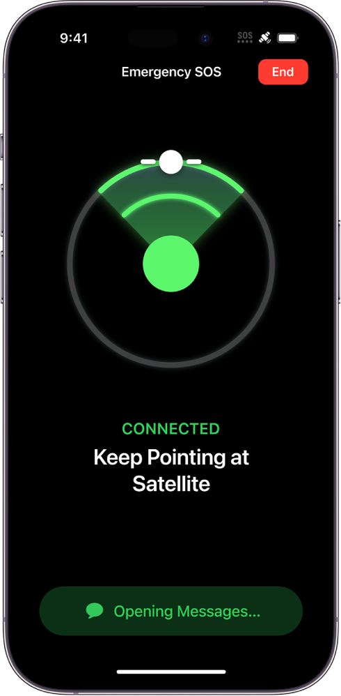 Emergency SOS ekrāns, kurā redzams, ka tālrunis ir pievienots, un redzami norādījums, ka lietotājam jāturpina norādīt uz satelītu. Ekrāna apakšdaļā ir redzama poga Opening Messages.